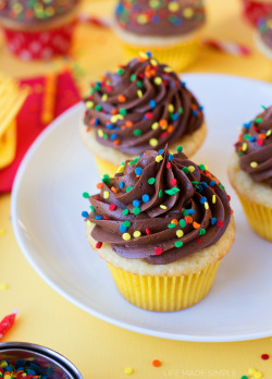 sweetoothgirl:  Classic Yellow Cupcakes with