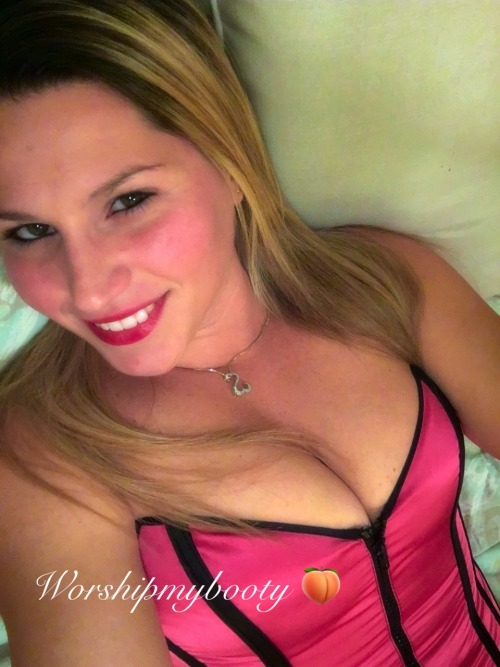 worshipmybooty:  Alone tonight part 2