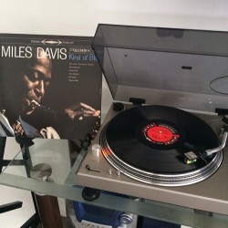 tuesdayv:  Good morning! Sunday Analog #vinyl #plaka #instaplaka #audiophile #milesdavis (at Casa Placido) 