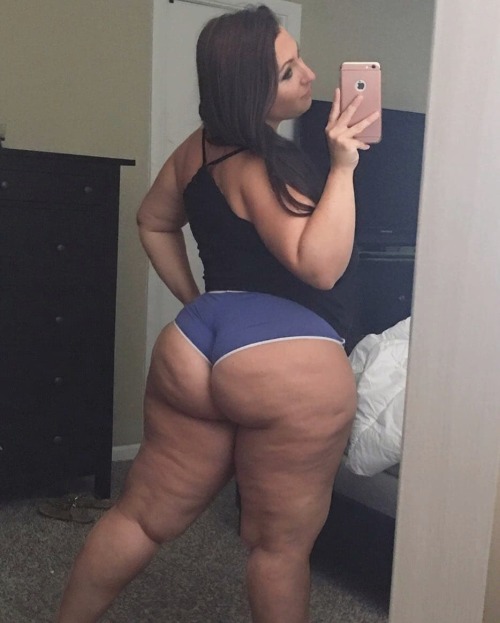 Porn Pics extra-curves:  Curvy babes in your area are