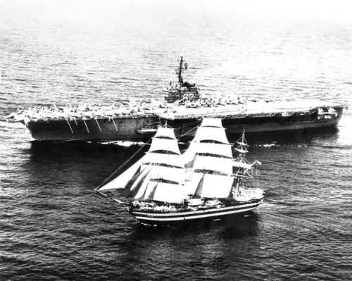 adulthoodisokay:thehoneyedmoon:uss-edsall:While sailing in the Mediterranean sea, in 1962, the Ameri