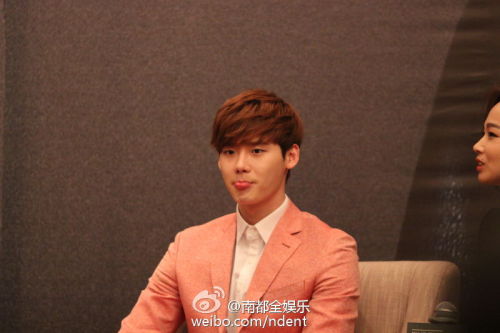 [Photo] 07/02/2015 Lee Jong Suk @ Guangzhou FM Press Conference Credit : ©南都全娱乐