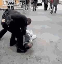 slxcc:  masteradept:eatdacakeannamae: spacetiger-bonsai:  aflameoffreedom:  armsnotsigns:  deadcopsandlollipops:  what everyone should do when they see random people getting arrested for bullshit.  rise up, or get beat down.  Beautiful  don’t do this