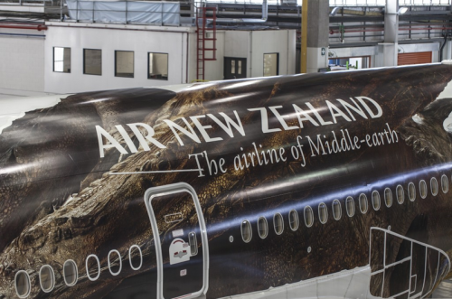 bilbo-babe:  “The Smaug Air Plane” (pics: Weta Workshop, Air New Zealand) - http://www.airnzhobbitmedia.com/en -https://www.facebook.com/photo.php?fbid=10151730038682303&set=a.420359782302.198932.78709352302&type=1&theater 