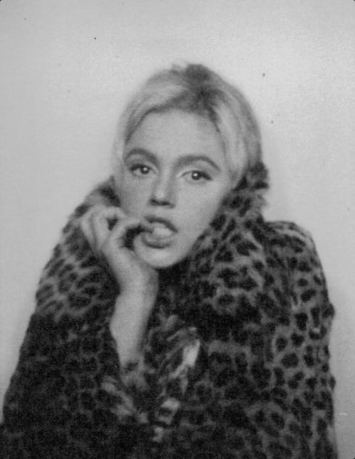 gacougnol:Andy WarholEdie Sedgwick Photobooth 1966 Ciao, Edie! Born on this day: doomed, utterly mag