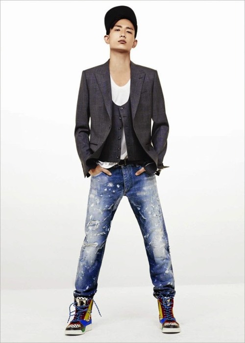 death-by-dior:global-fashions:  Sung Jin Park - DOLCE & GABBANA S/S 2015 LOOKBOOK#sungjinpark #dolce&gabbana #menswear #fashion  X