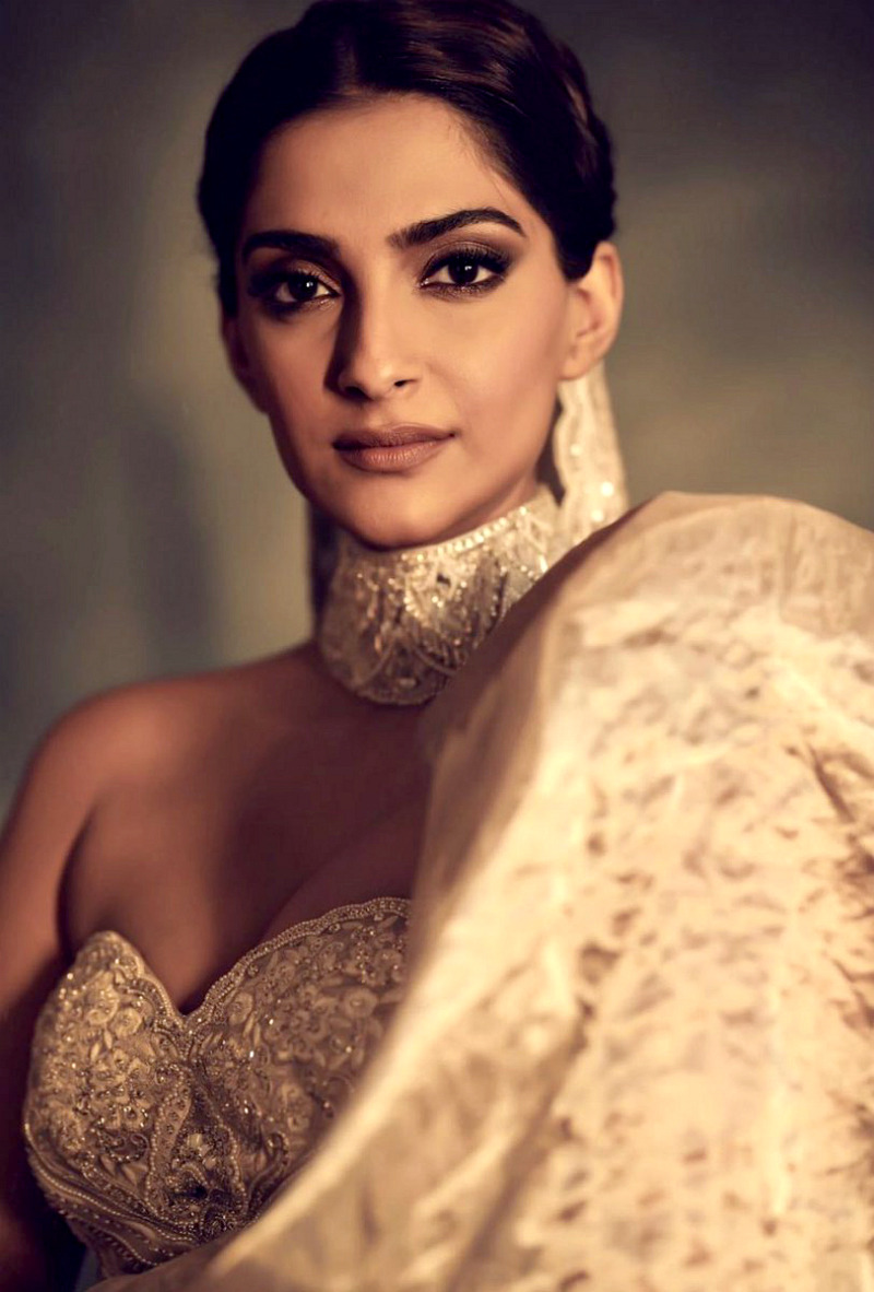 raghdakatrina: Sonam Kapoor channelizes her inner Maharani in a stunning gold &amp;