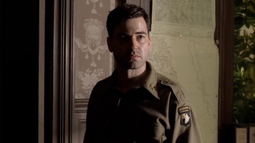 spockvarietyhour:Ron Livingston as Lewis Nixon in Band of Brothers