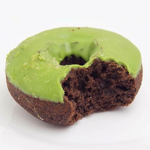 Yay for the weekend! Who wants a bite of this chocolate donut cake covered in matcha frosting? Great