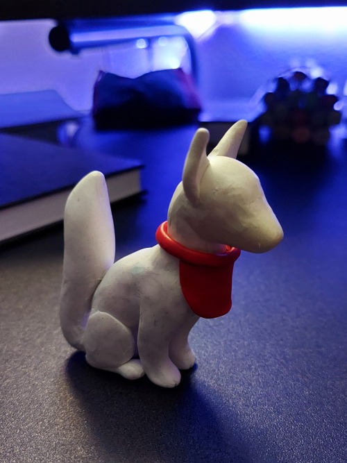 Sculpted a little inari statue over the weekend to guard my desk plants  Patreon | Twitter