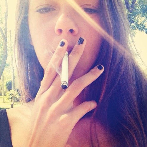 compulsion2smoke:  〜Sexy brunette!! 