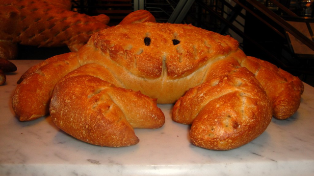 e-102:thereissomethingunderthestairs:Will you treat him gently with his bread soft carapace…? (…)THIS ONES FOR AMELIA 