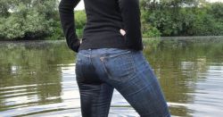 Just Pinned to Jeans and wetlook: EEWetlook1131037.jpg 1.063×1.600 Pixel http://ift.tt/2jm8Iqg
