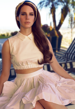 born to adore Lana Del Rey