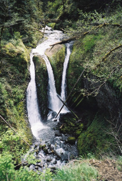 brutalgeneration:  triple falls lomo (by