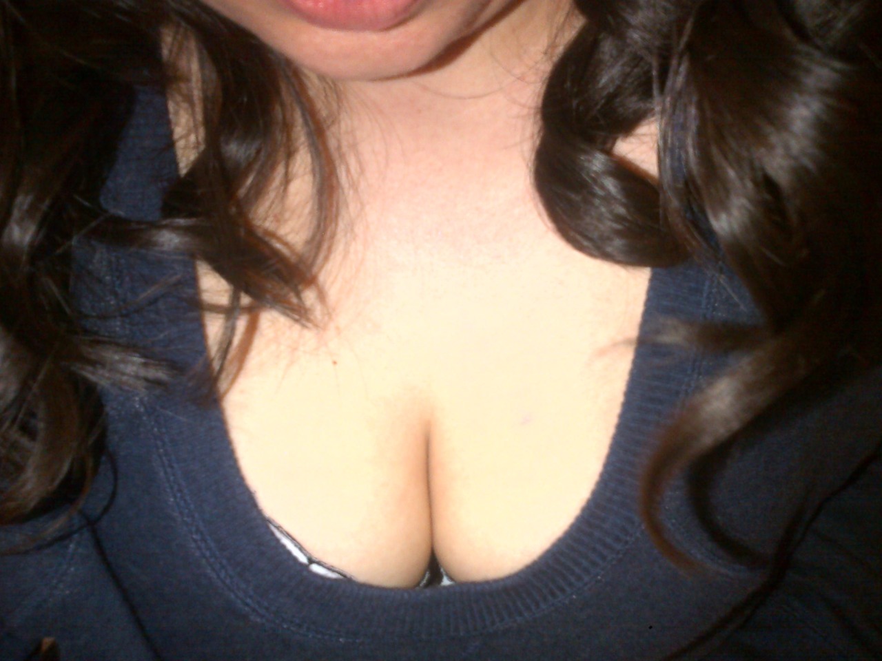 alwaysinanaughtymood:    Bored and extremely aroused! Just came home from class and