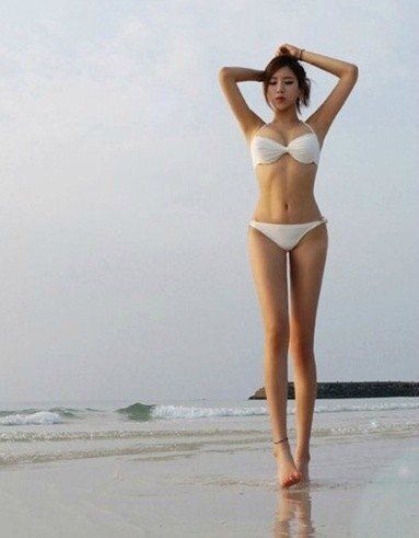 XXX sexyasiangirlswtf:  Bikini and legs Get Sizzling photo