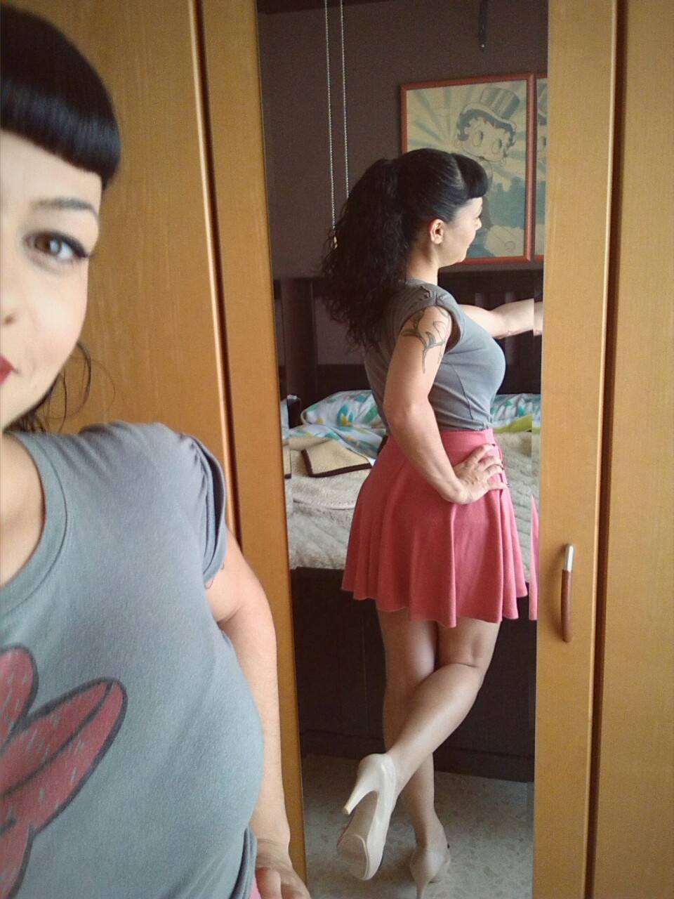 pinup-rachelmoon:  My selfie Day.