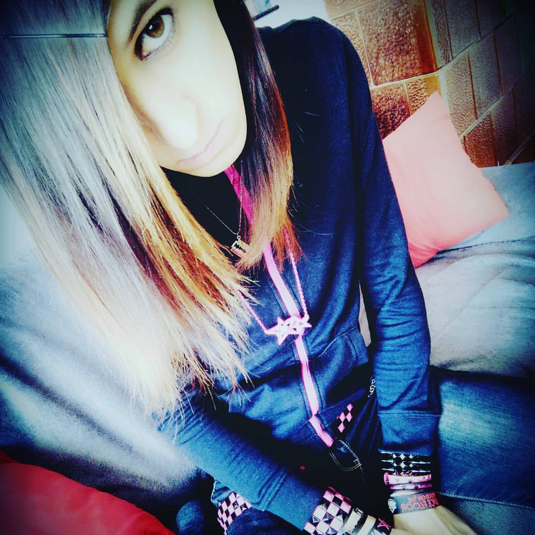 Sad thing me :s Broken inside :s #emo #emogirl #scenegirl #scene #gothgirl #goth