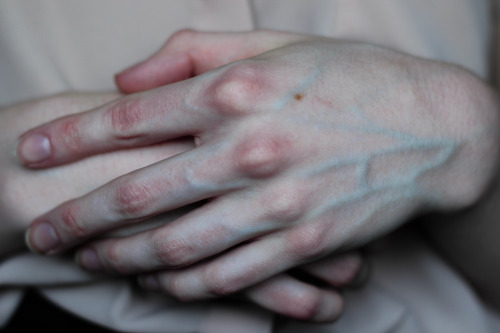 iamnotamango:  167/365: Blue veins and pink skin 