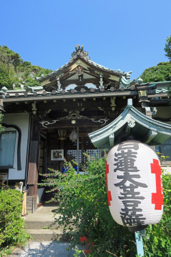 ninetail-fox:  a small temple ,Kamakura 