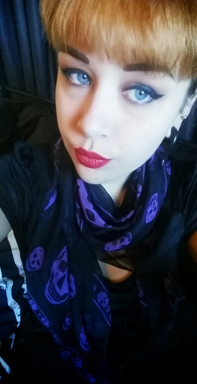 dead-dhianna:  I haven’t posted a photo in a while.