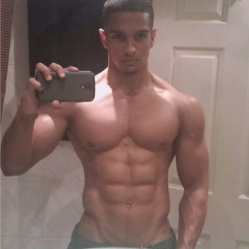 iloveyounghotnudemen:  I’m in love with this hot guy.I want him to merry him and be his full time bitch.