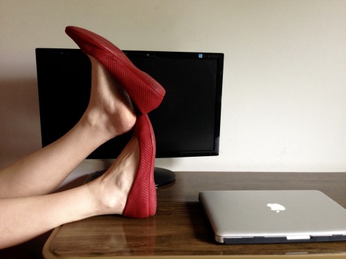aiklop:Mmmm, best feet are those freshly taken out of flats  :)