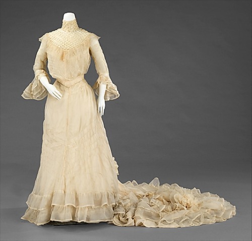 Wedding Dress by Madame Herzfelder America, 1902Met Museum