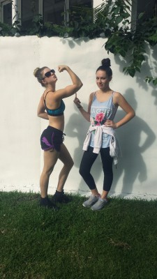 jaydeyfit:  When your bffl won’t pose with you…