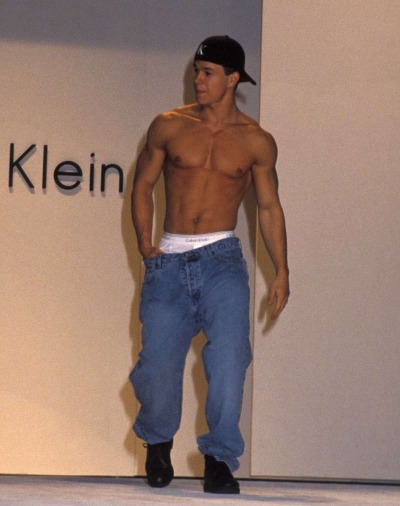 Porn Pics itboytrends:Mark Wahlberg walking for Calvin