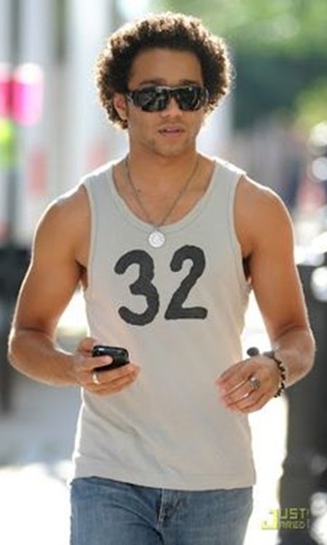 male-and-others-drugs:  Corbin Bleu 