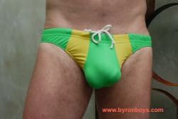 bbincumming2:  obscenebulges:  BYRON  http://bbincumming2.tumblr.com/tagged/bulge