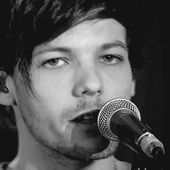 louistomlinsonsgifs: Torn