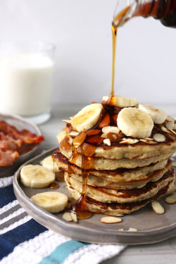 sweetoothgirl:  Banana Almond Pancakes