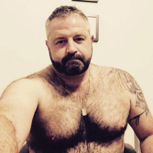 daddysbottom:  “So what do you think? With, or without?”He asks on the phone as I look at the photos that he had just sent me. I want to say that he looks fucking good either way, and that I’d run my hands on that beefy hairy chest no matter what