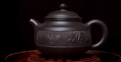 Check out this beautiful tea pot from artist Wang Ting! Photos don’t really capture how beautiful th