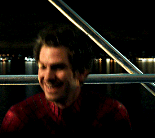 chonis:ANDREW GARFIELD as PETER PARKER SPIDER-MAN: NO WAY HOME 2021, dir. Jon Watts 