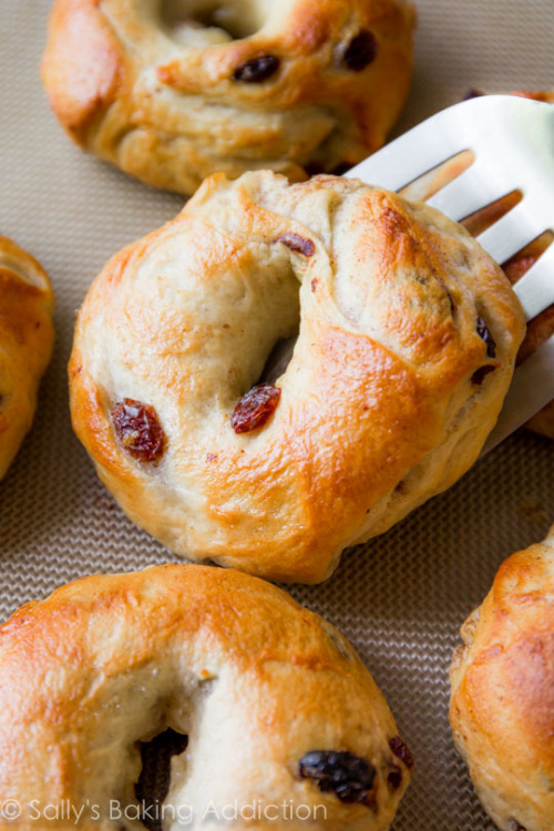 foodffs:How to Make Homemade Cinnamon Raisin Bagels.Really nice recipes. Every hour.Show me what you
