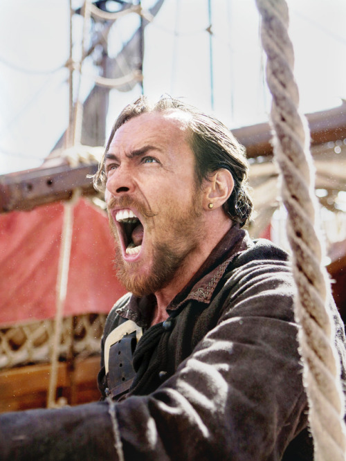 dailyjamesflint:  Flint,Black Sails 1x05.