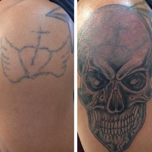 Got to do this fun cover up today #coverup #blackandgrey #fusionink #skull #nctattooers #tattooedcar