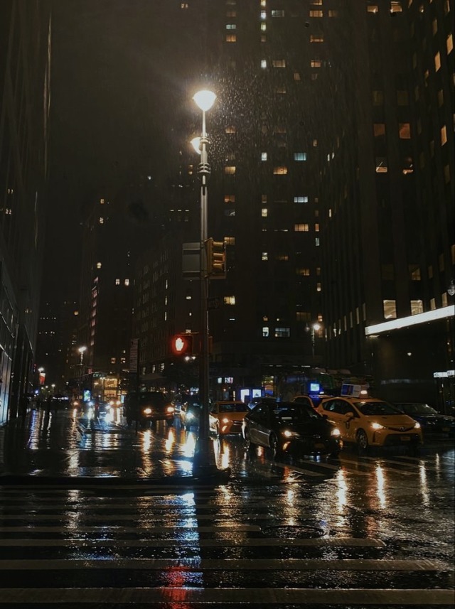free-my-mindd:Rainy Nyc Street 
