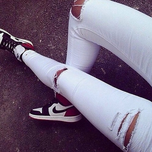 Porn Pics daretobefashionable:  White Pants 