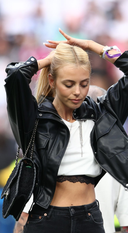  Mishel Gerzig, girlfriend of Thibaut Courtois, celebrates the championship after the La Liga Santan