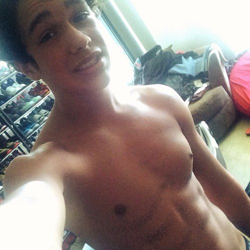 hendermahone:  I’m going to kidnap him.. 