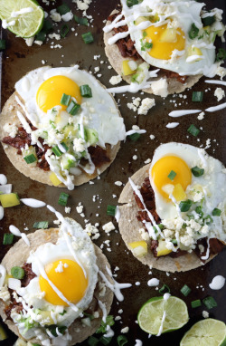 verticalfood:  Breakfast BBQ Pork Tostadas