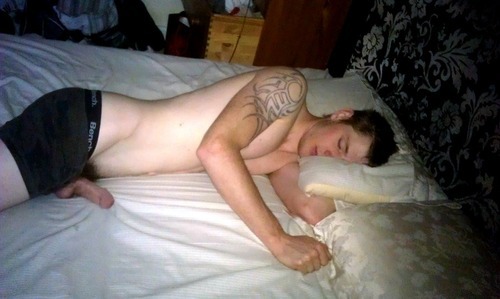 hotsleepingdudes:  some best.