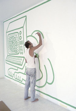 twixnmix:  Keith Haring installing his mural