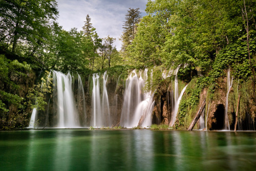 myprettyuniverse:  Paradise Found by andywon on Flickr.