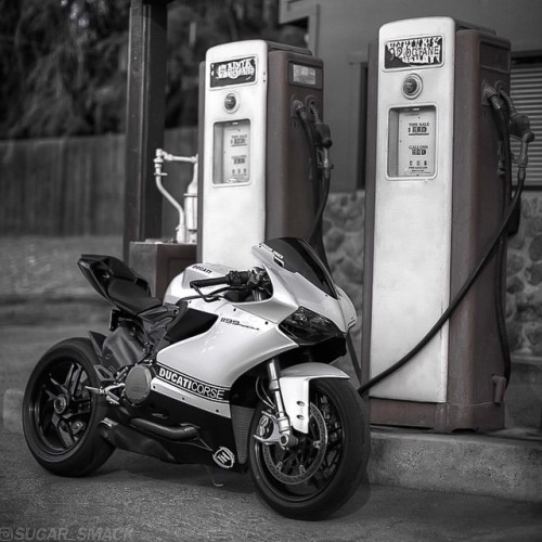 bikeswithoutlimits - Fill Up | Photography - @OneKingsVision...